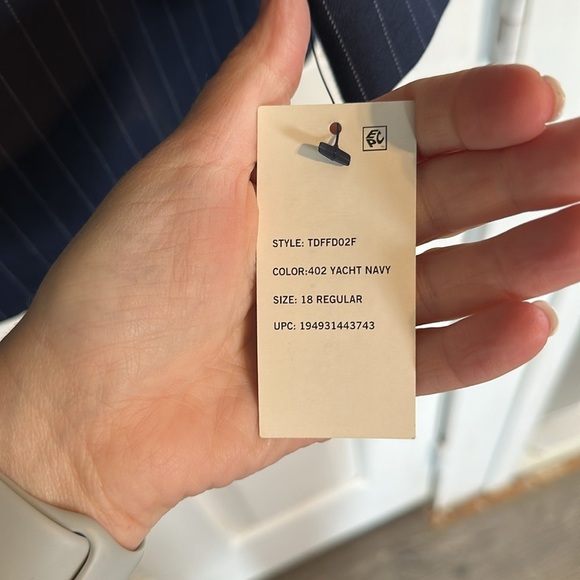 NWT Tommy Hilfiger Navy Suit jacket size 18 Boys - Picture 6 of 7